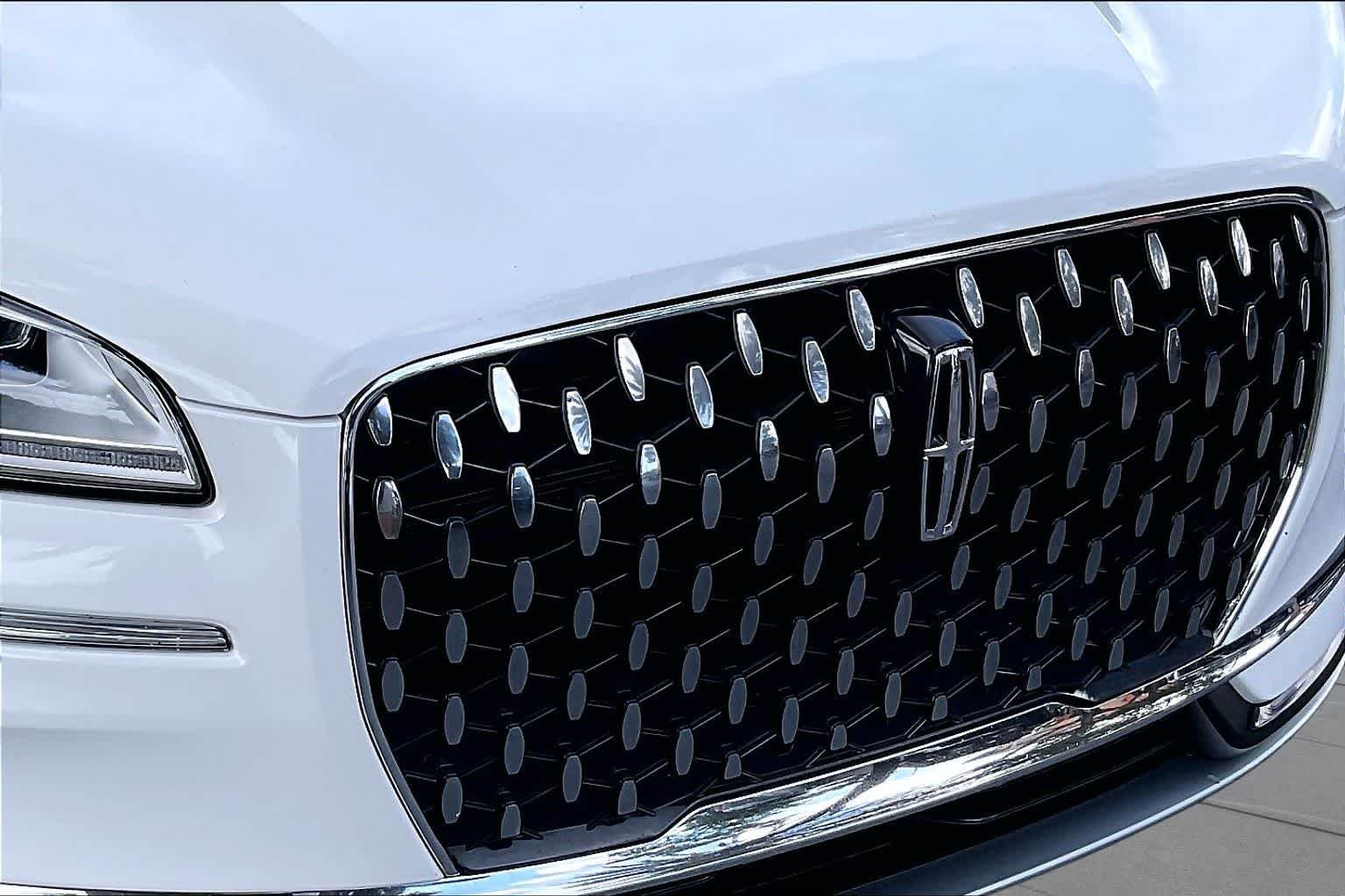 Used 2023 Pristine White Lincoln Reserve image 29