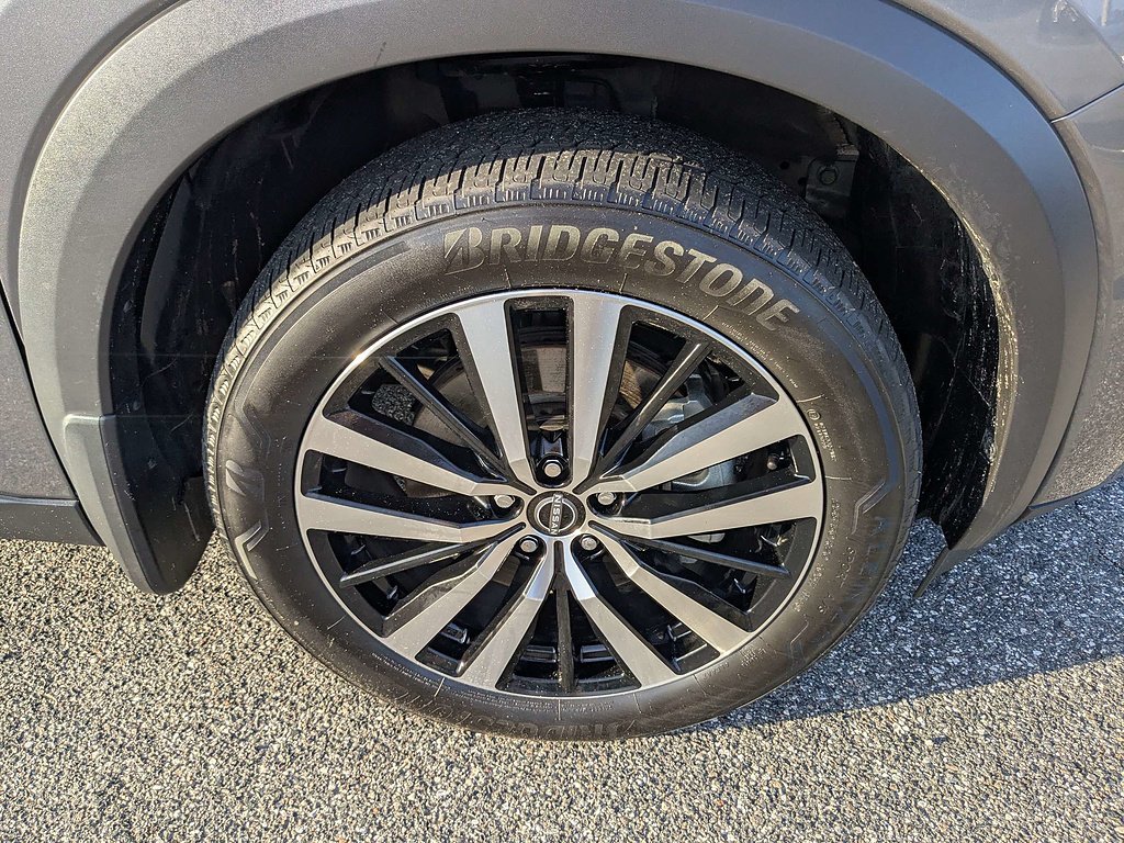 Used 2025 Gun Metallic Nissan Platinum image 11