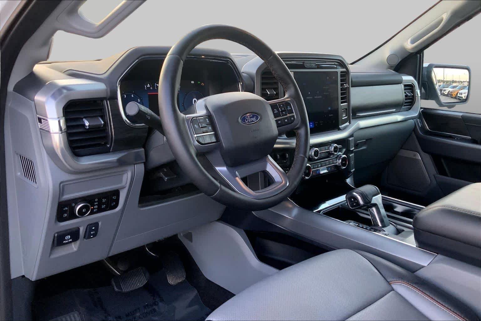 Used 2025 Oxford White Ford LARIAT image 17