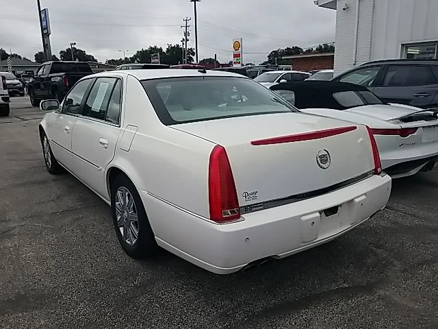 Used 2006 White Cadillac Base image 18