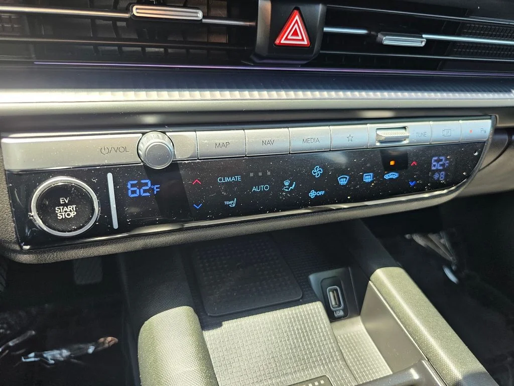 Used 2023 White Hyundai SEL image 29