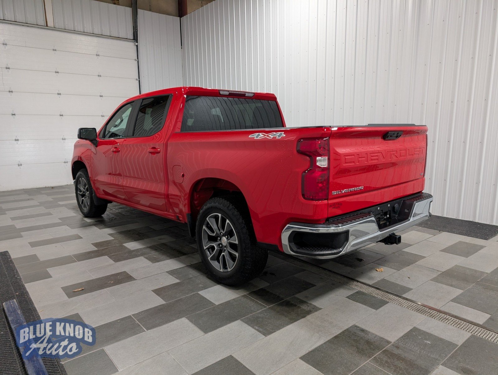 2023 Chevrolet Silverado 1500 LT photo 2