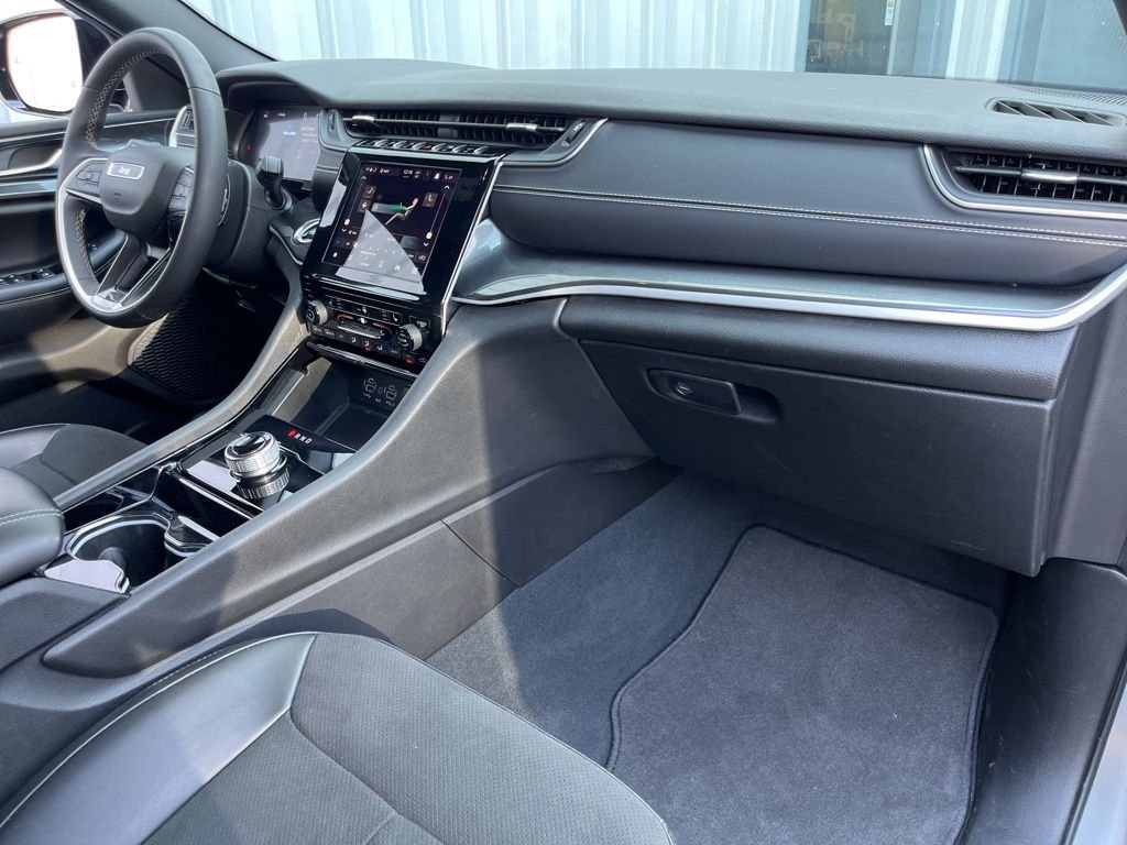 Used 2023 Silver Jeep Altitude X image 39