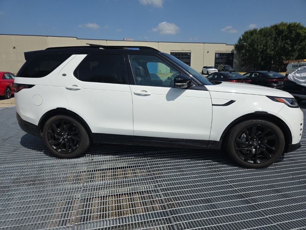 Used 2023 Fuji White Land Rover S R-Dynamic image 5