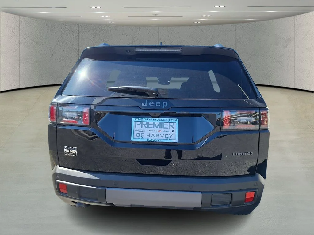 New 2026 Diamond Black Crystal Pearl-Coat Exterior Paint Jeep Limited image 4