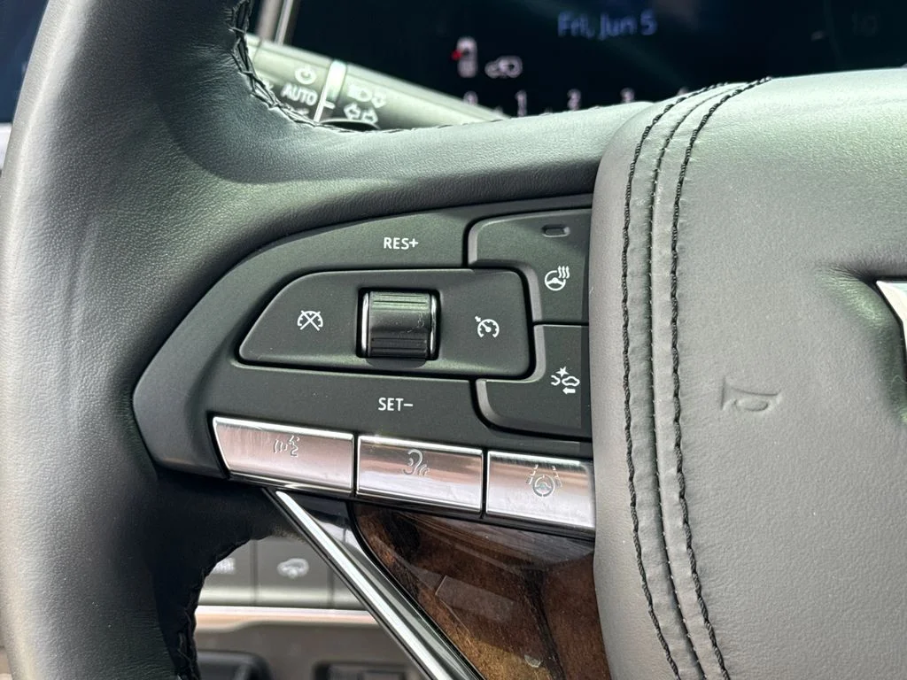 Used 2023 White Cadillac Sport Platinum image 27