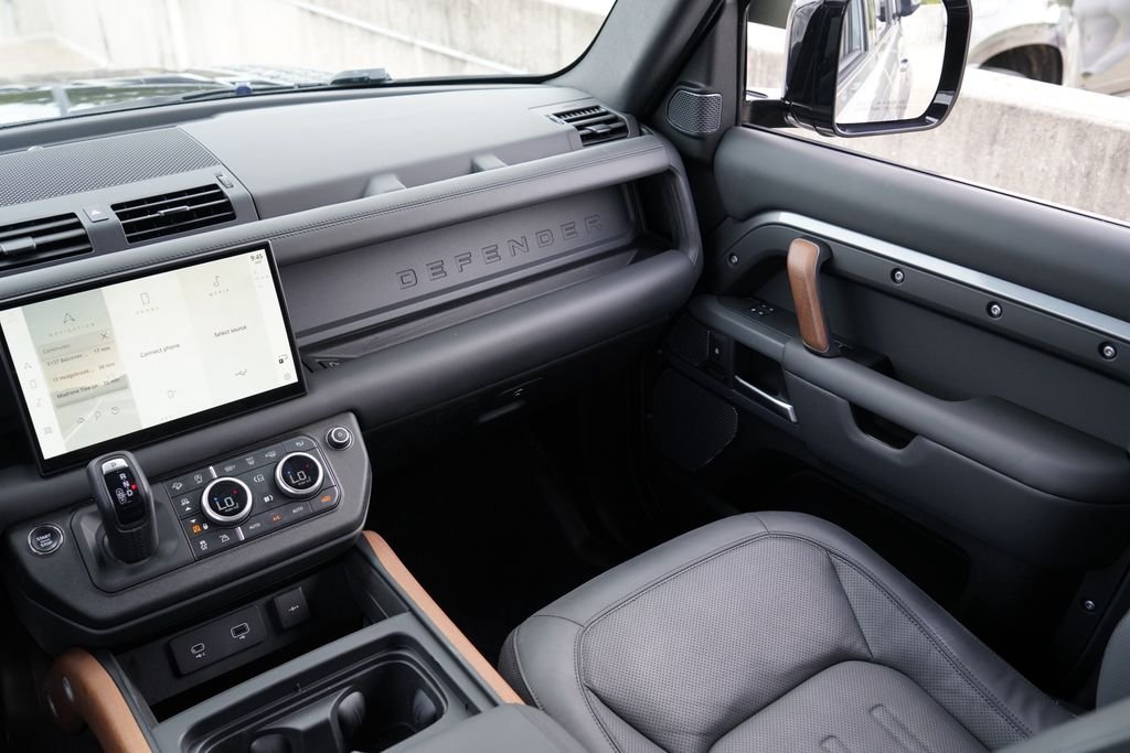 Used 2023 Gray Land Rover X image 25