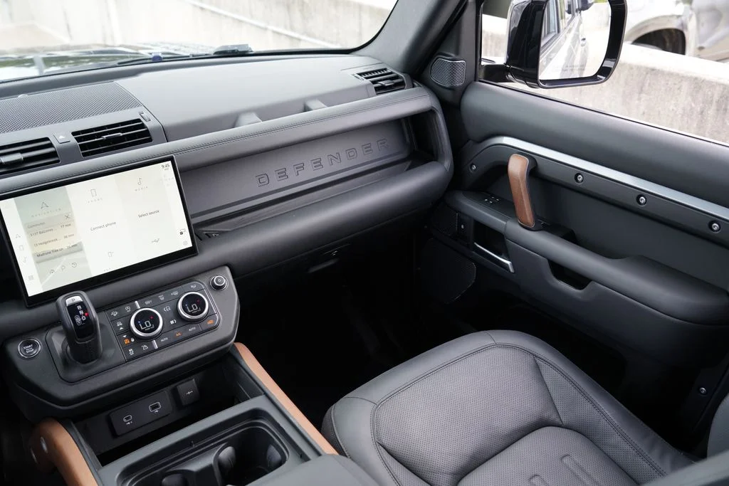 Used 2023 Gray Land Rover X image 25