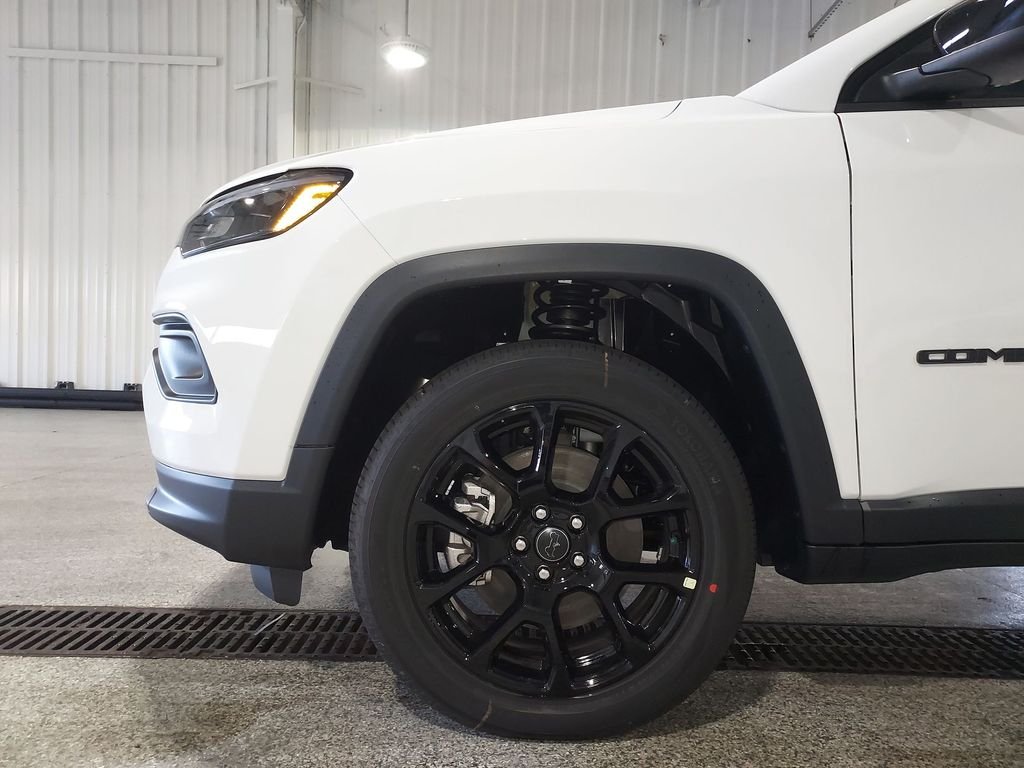 New 2026 White Jeep Latitude image 16