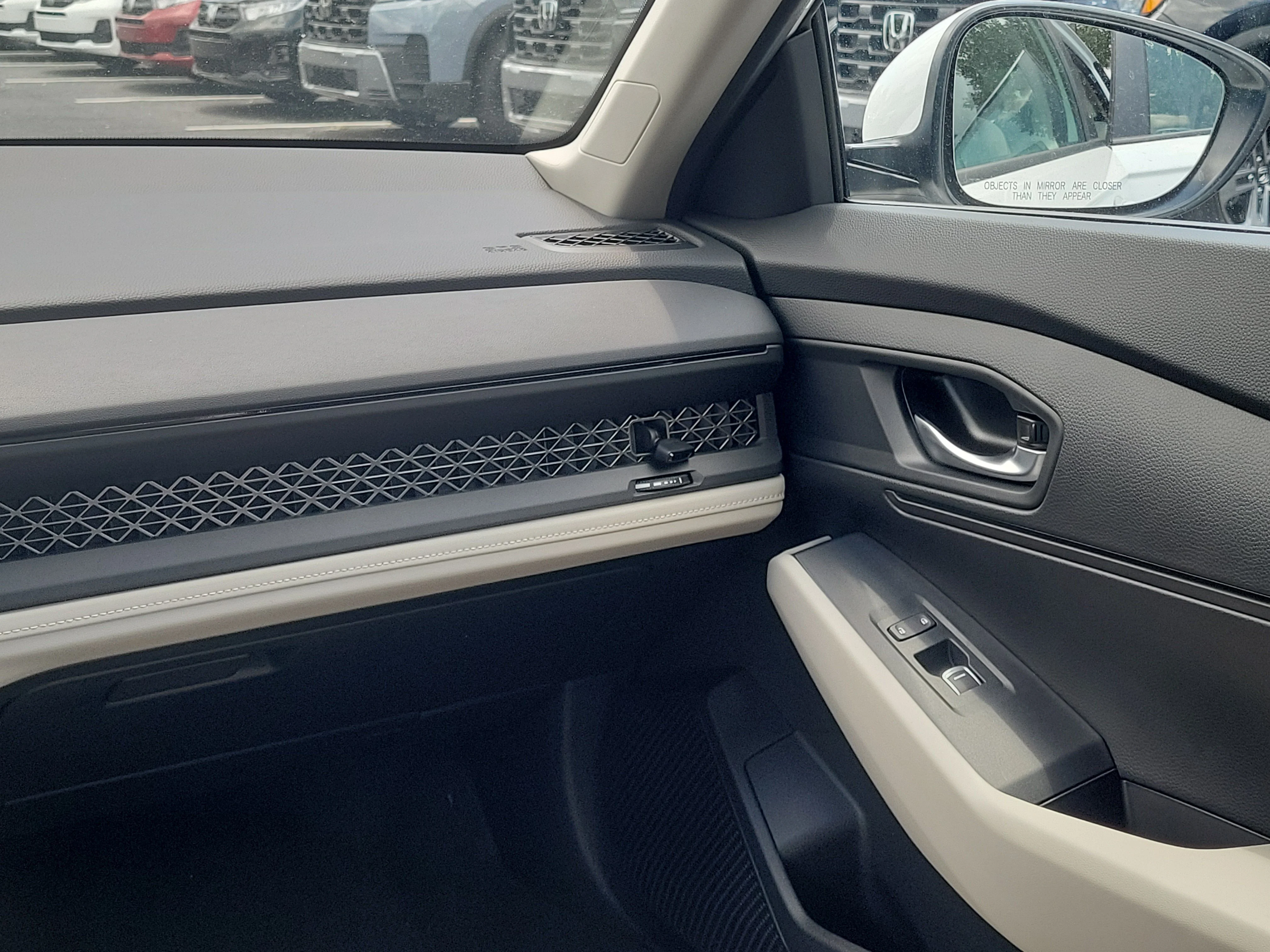 New 2026 Platinum White Pearl Honda LX image 4