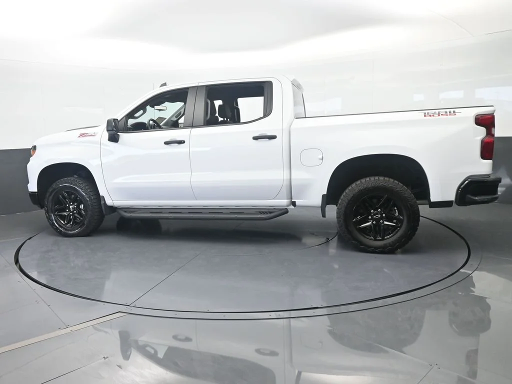Used 2024 Summit White Chevrolet Custom Trail Boss image 2