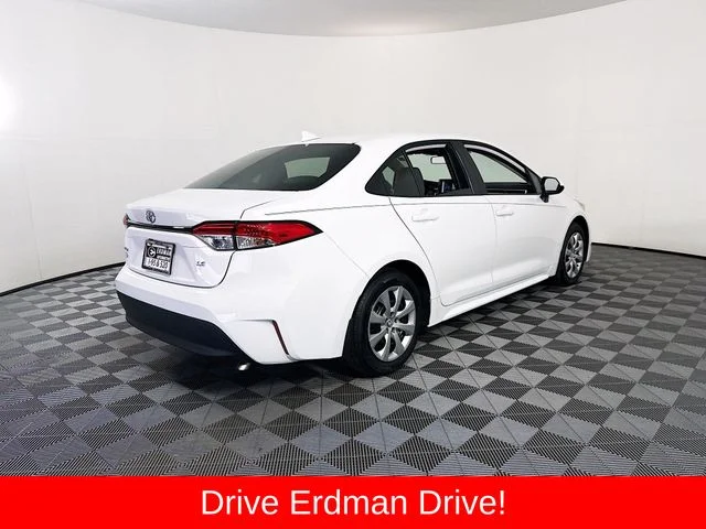 Used 2025 White Toyota LE image 22