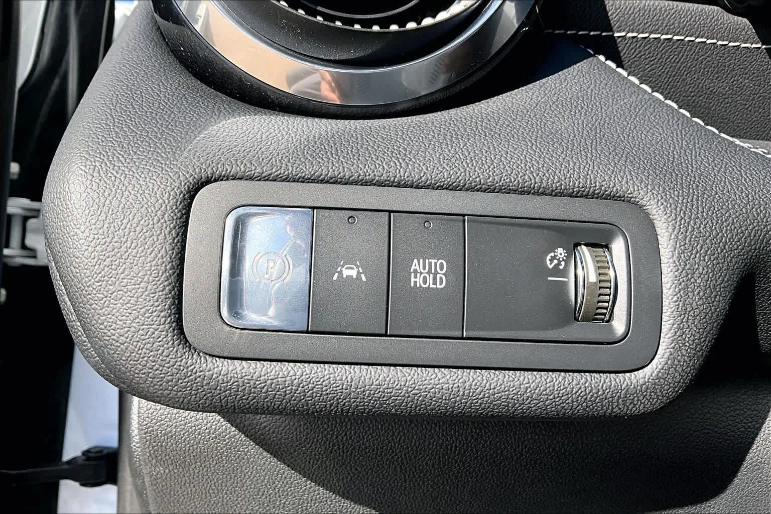 Used 2025 Summit White Chevrolet FWD LT image 16