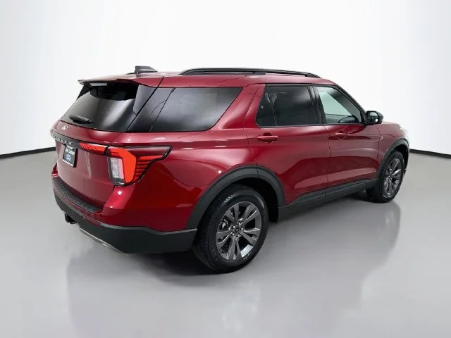 New 2027 Ruby Red Metallic Tinted Clearcoat Ford Active image 7