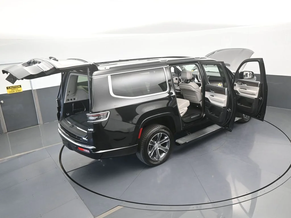 Used 2024 Diamond Black Crystal Pearlcoat Jeep Base image 82