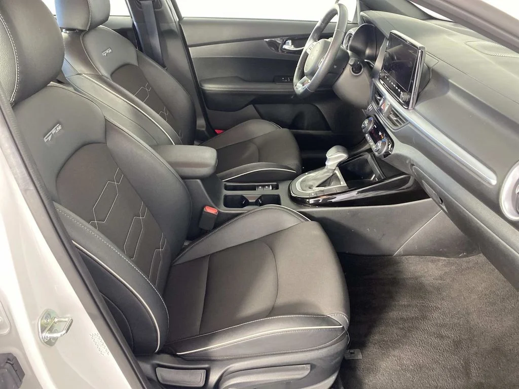 Used 2024 White Kia GT-Line image 11