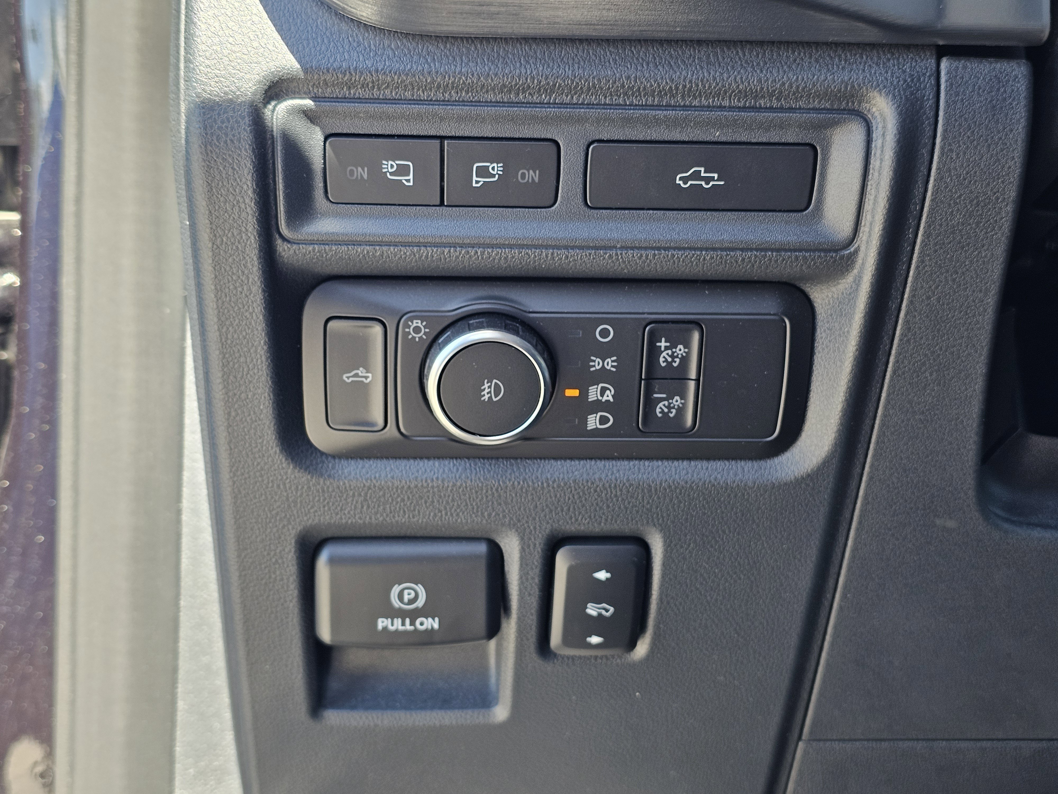 Used 2022 Agate Black Metallic Ford LARIAT image 19