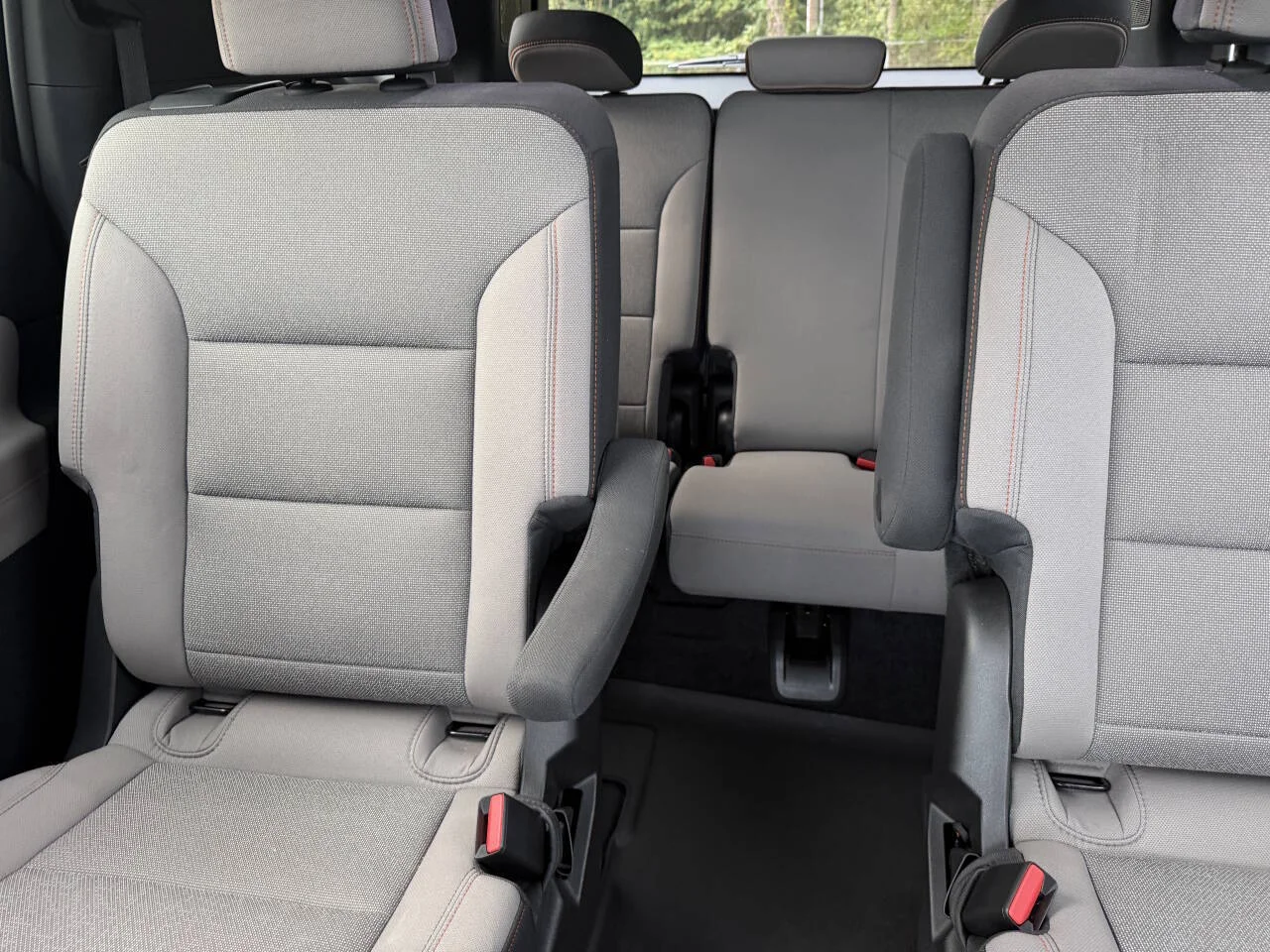 Used 2026 Gray Chevrolet LT 4dr SUV image 12