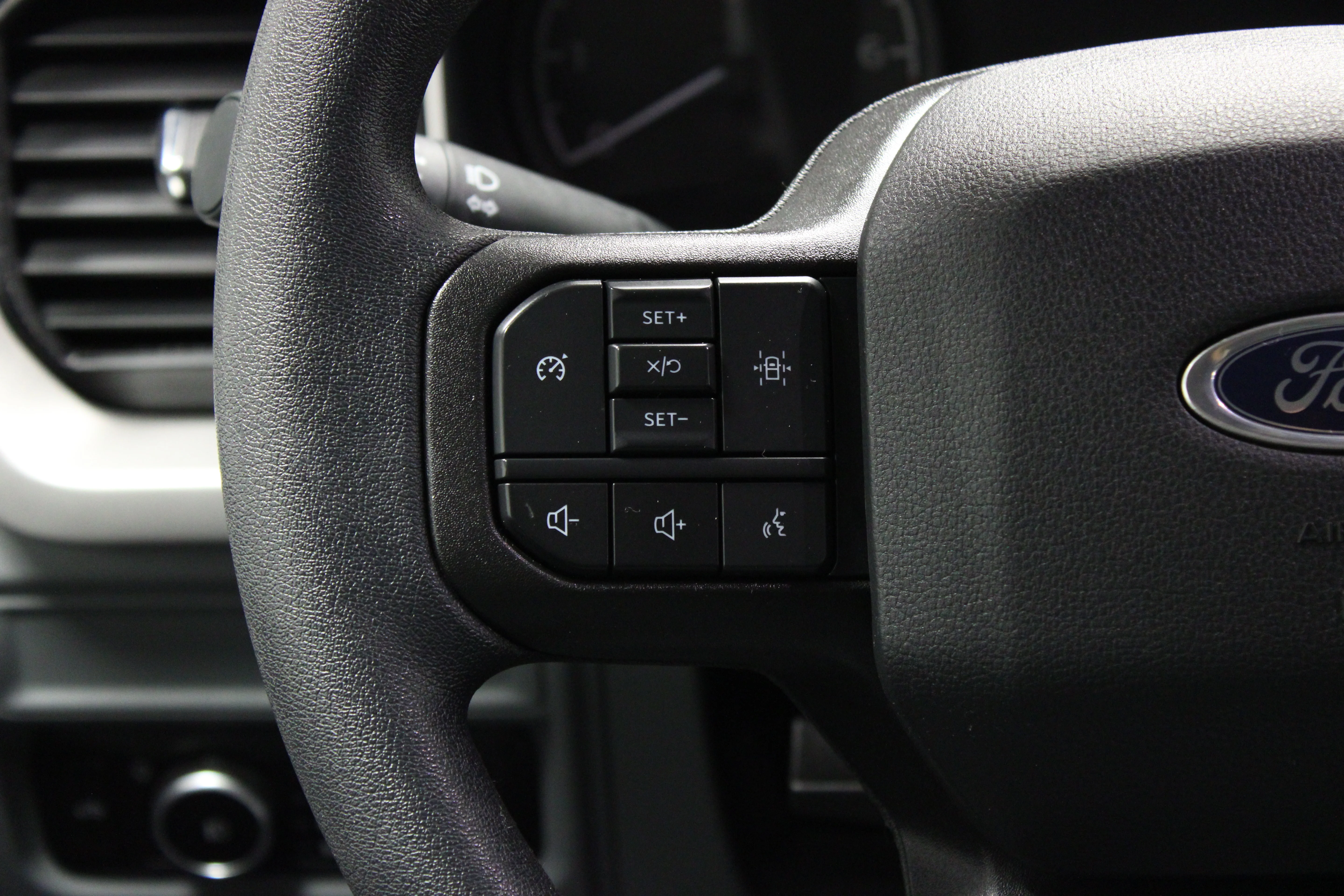 Used 2023 Oxford White Ford XLT image 22