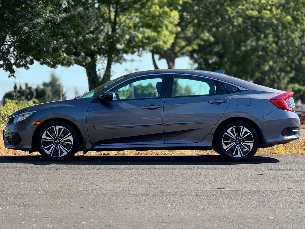 Used 2016  Honda EX-T image 4