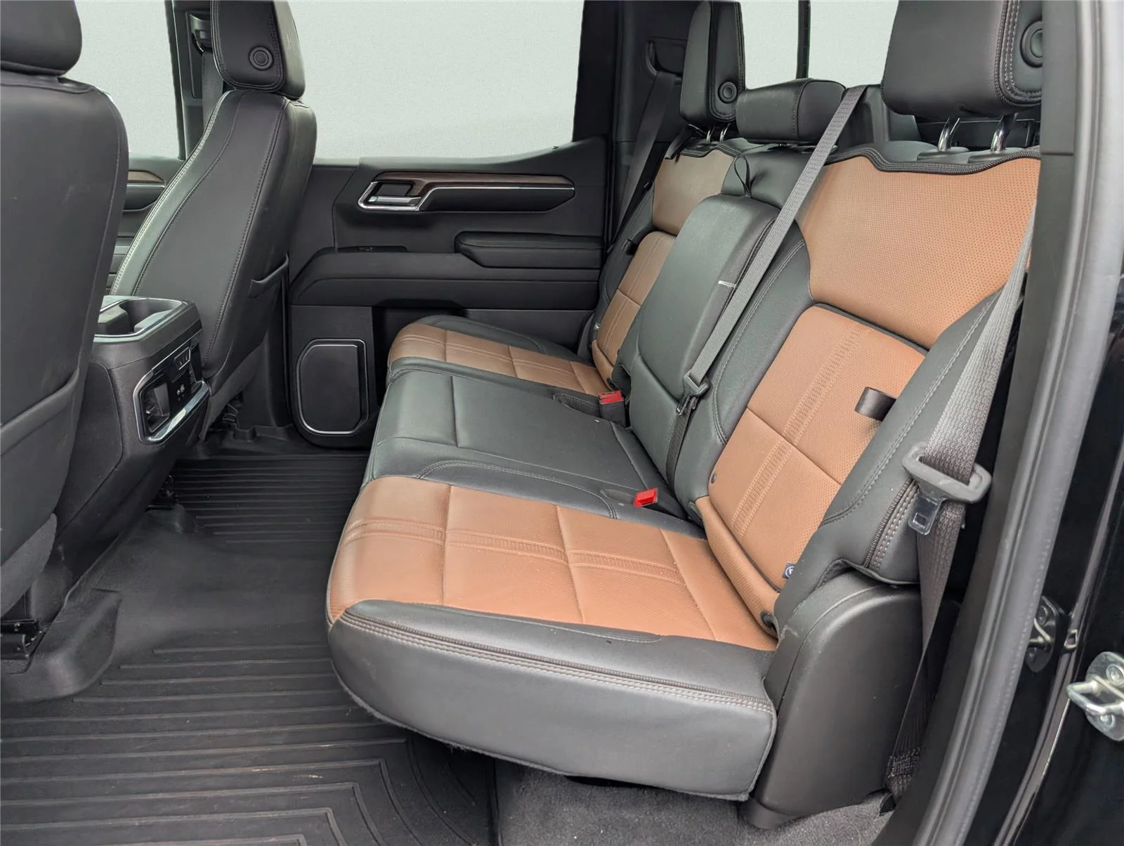 Used 2024 Black Chevrolet High Country image 31