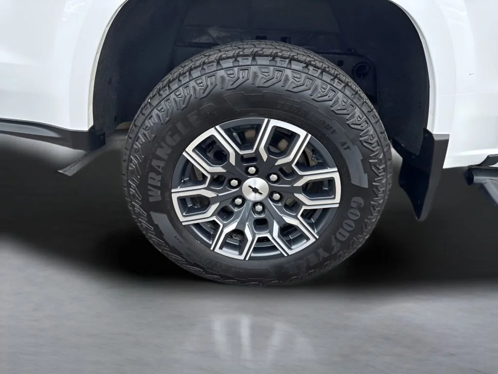 Used 2025 Summit White Chevrolet Z71 image 36