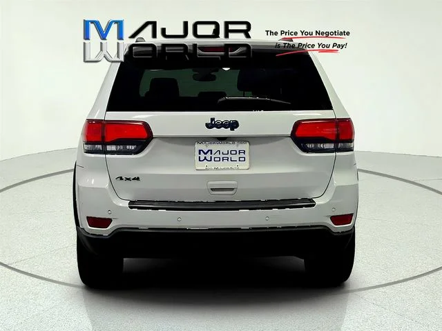 Used 2019 White Jeep Laredo image 6