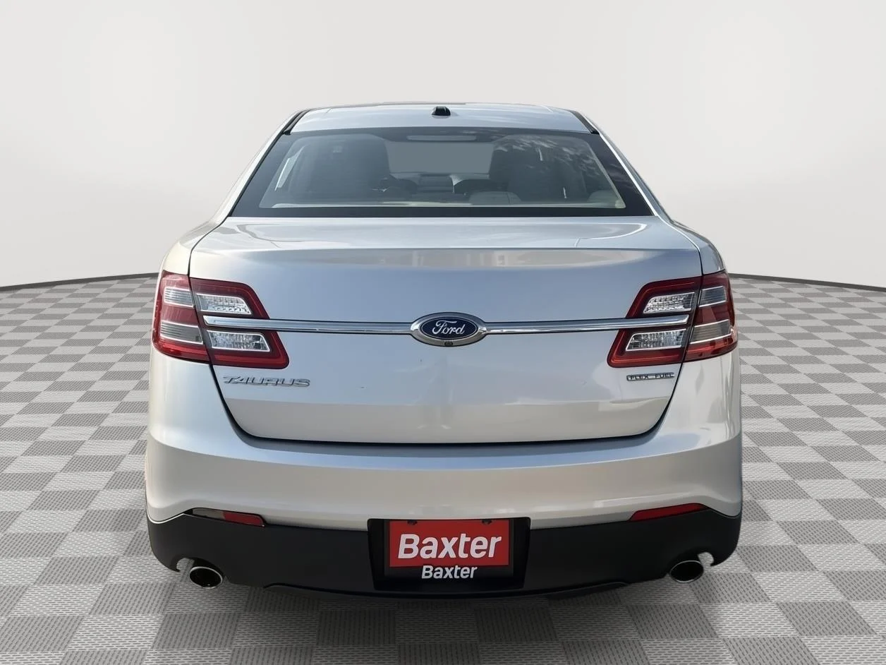 Used 2018  Ford SE FWD image 7