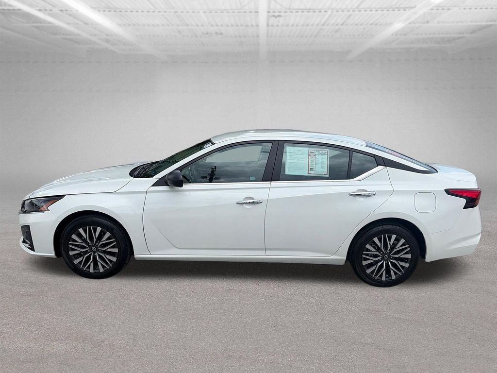 Used 2024 Pearl White Nissan 2.5 SV image 3