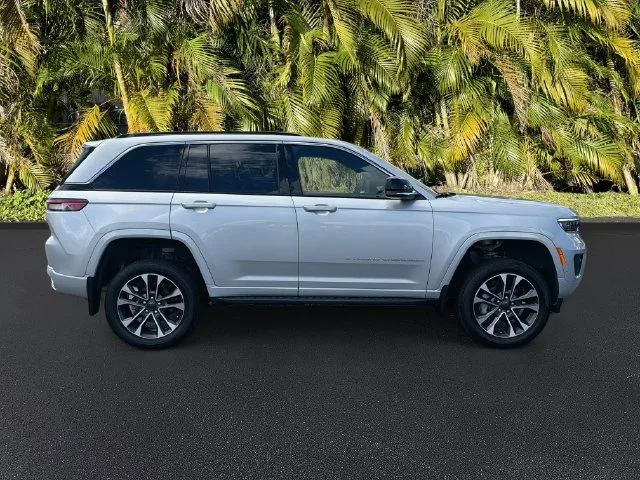 Used 2024 Silver Jeep Overland image 4