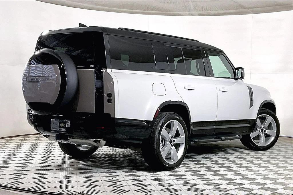 New 2026 Gray Land Rover X-Dynamic SE image 2