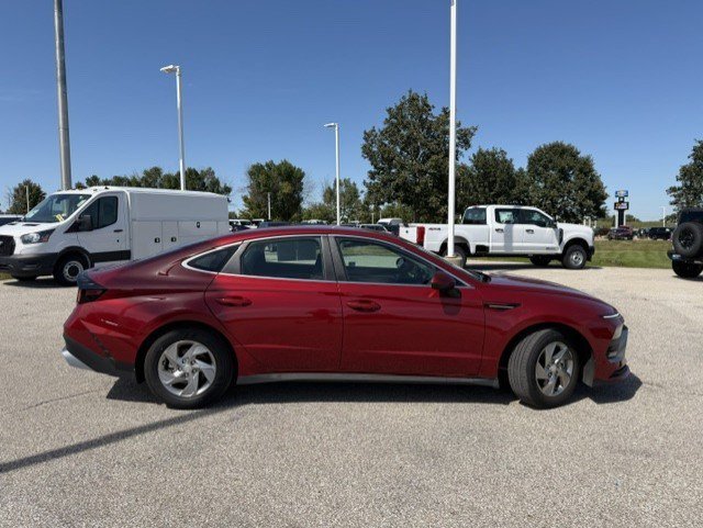 Certified Used 2025 Red Hyundai SE image 8