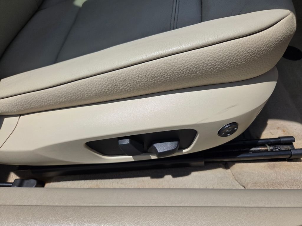 Used 2013 Silver BMW 328i image 15