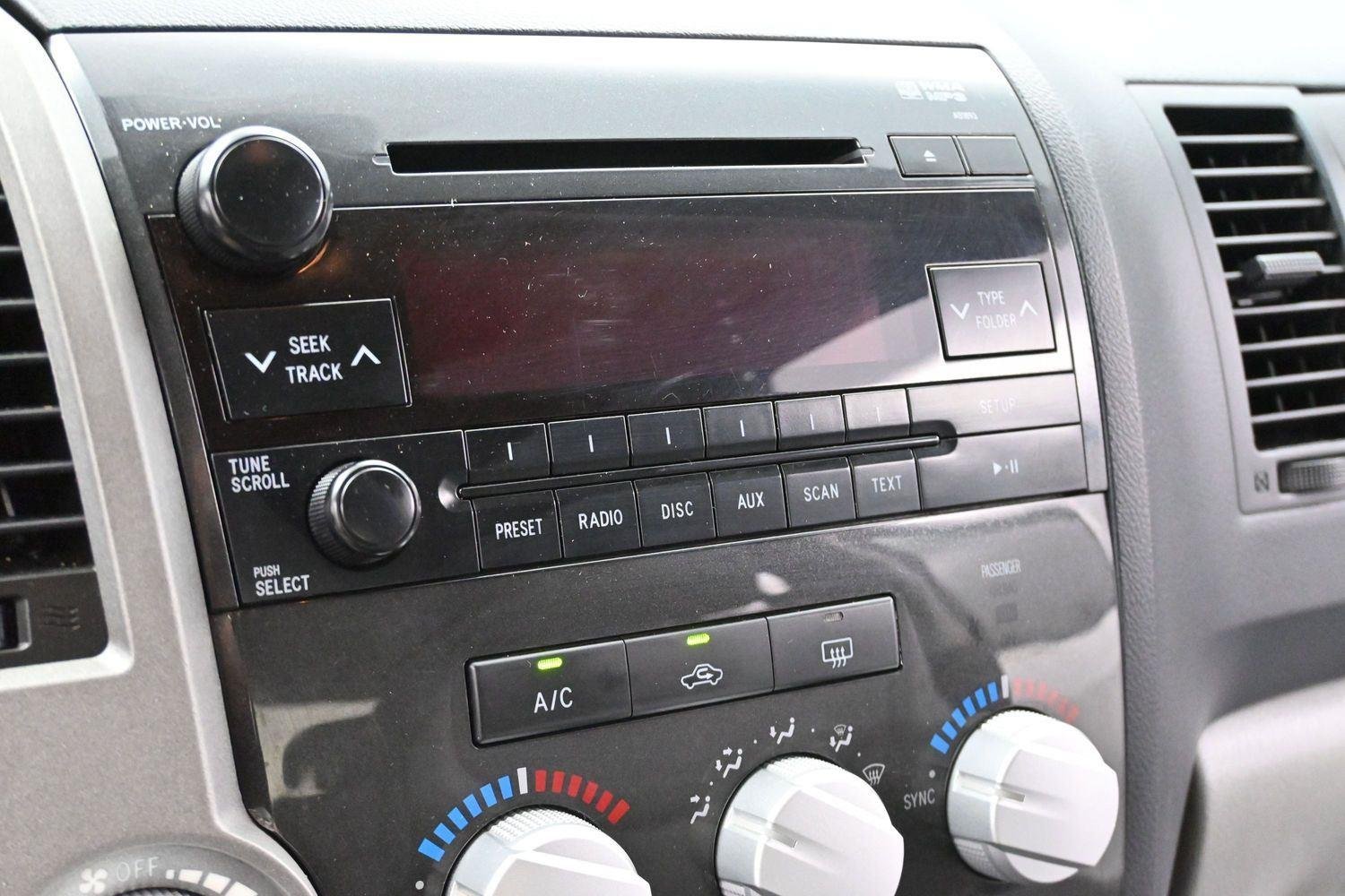 Used 2013 Super White Toyota Grade image 22