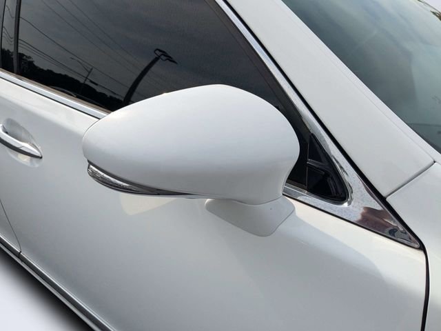 Used 2016 White Lexus 460 image 11