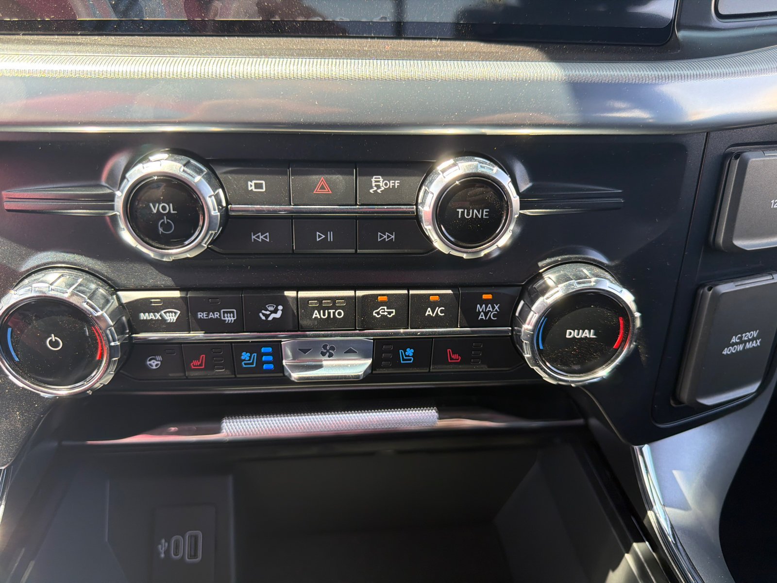 New 2026 Star White Metallic Tri-Coat Ford Lariat® image 28