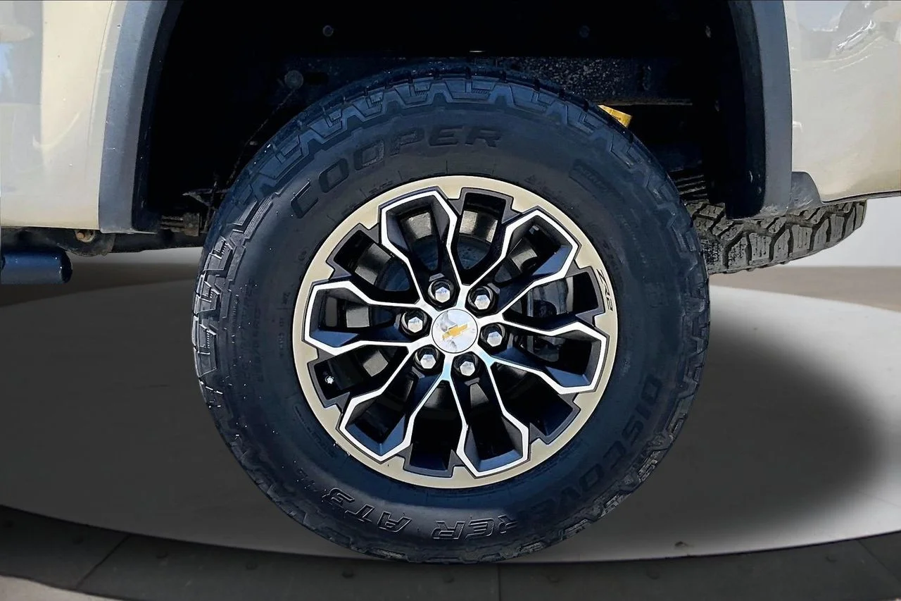 Certified Used 2021  Chevrolet ZR2 image 33