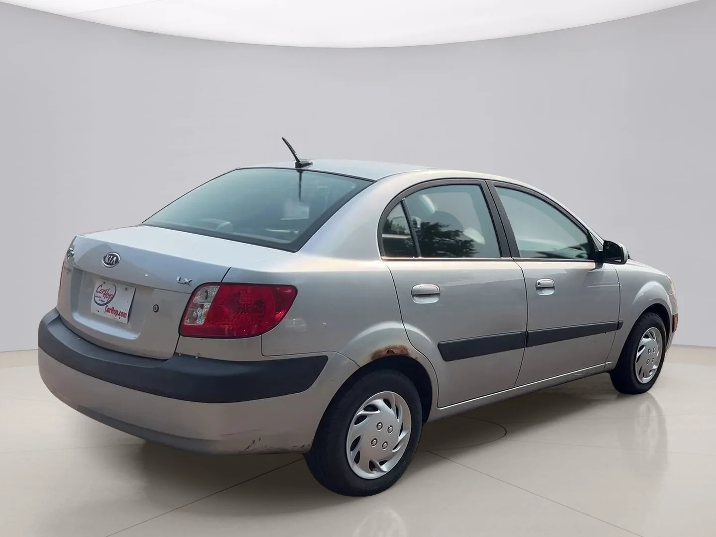 Used 2009 Silver Kia SEDAN image 5