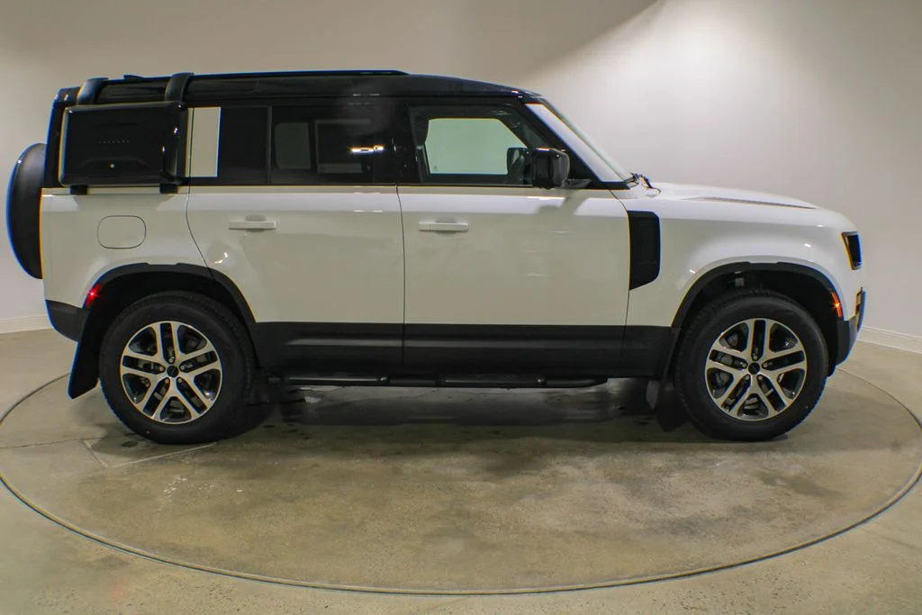 New 2026 Fuji White Land Rover S image 6