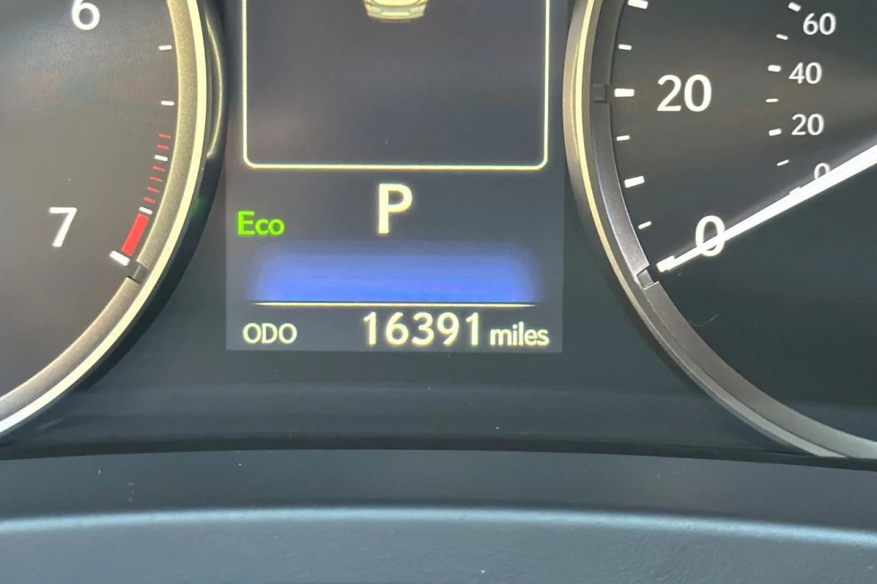 Used 2024  Lexus IS 300 image 23