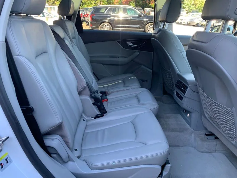 Used 2019 White Audi 55 TFSI Premium Plus Sport Utility 4D image 42