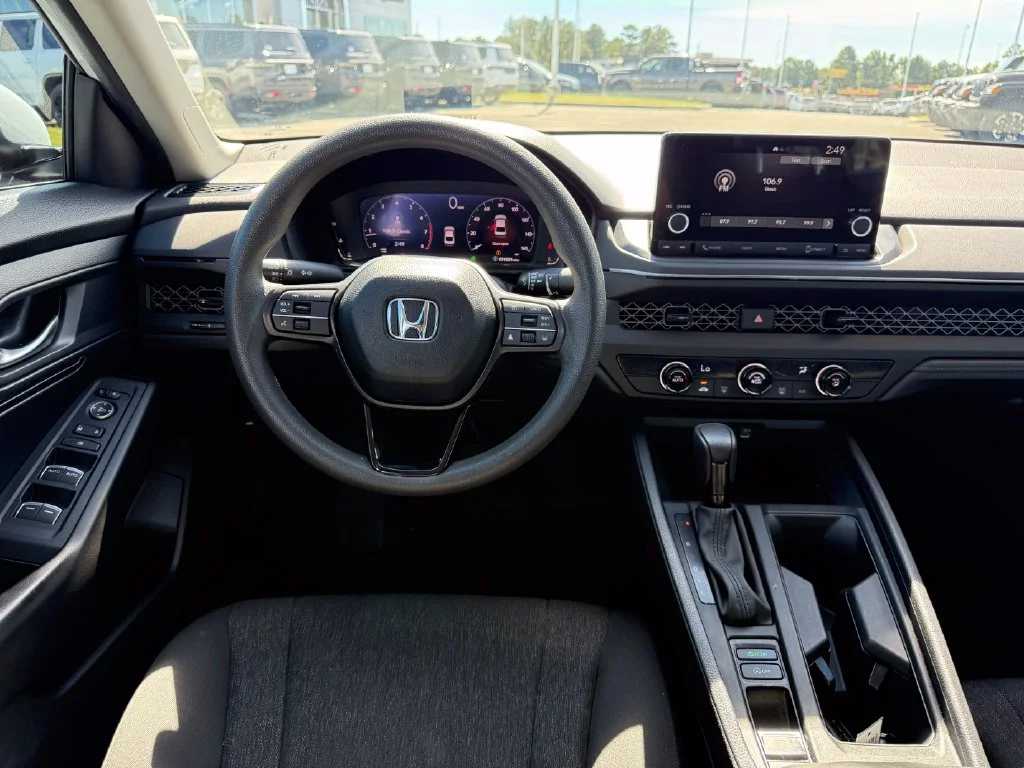 Used 2025 White Honda LX image 8