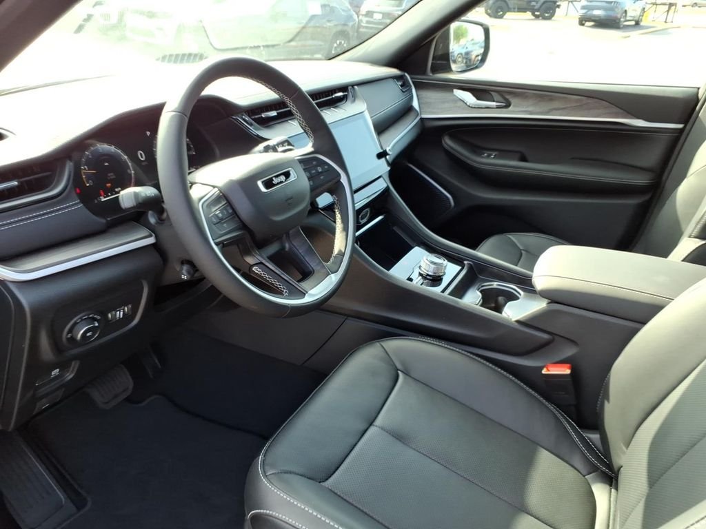 New 2027 High-Gloss Black Paint Jeep Limited Reserve image 7