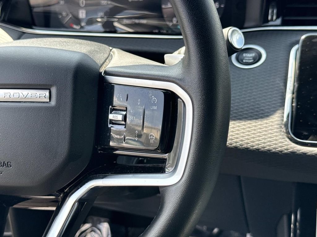 Used 2023 White Land Rover Dynamic image 6