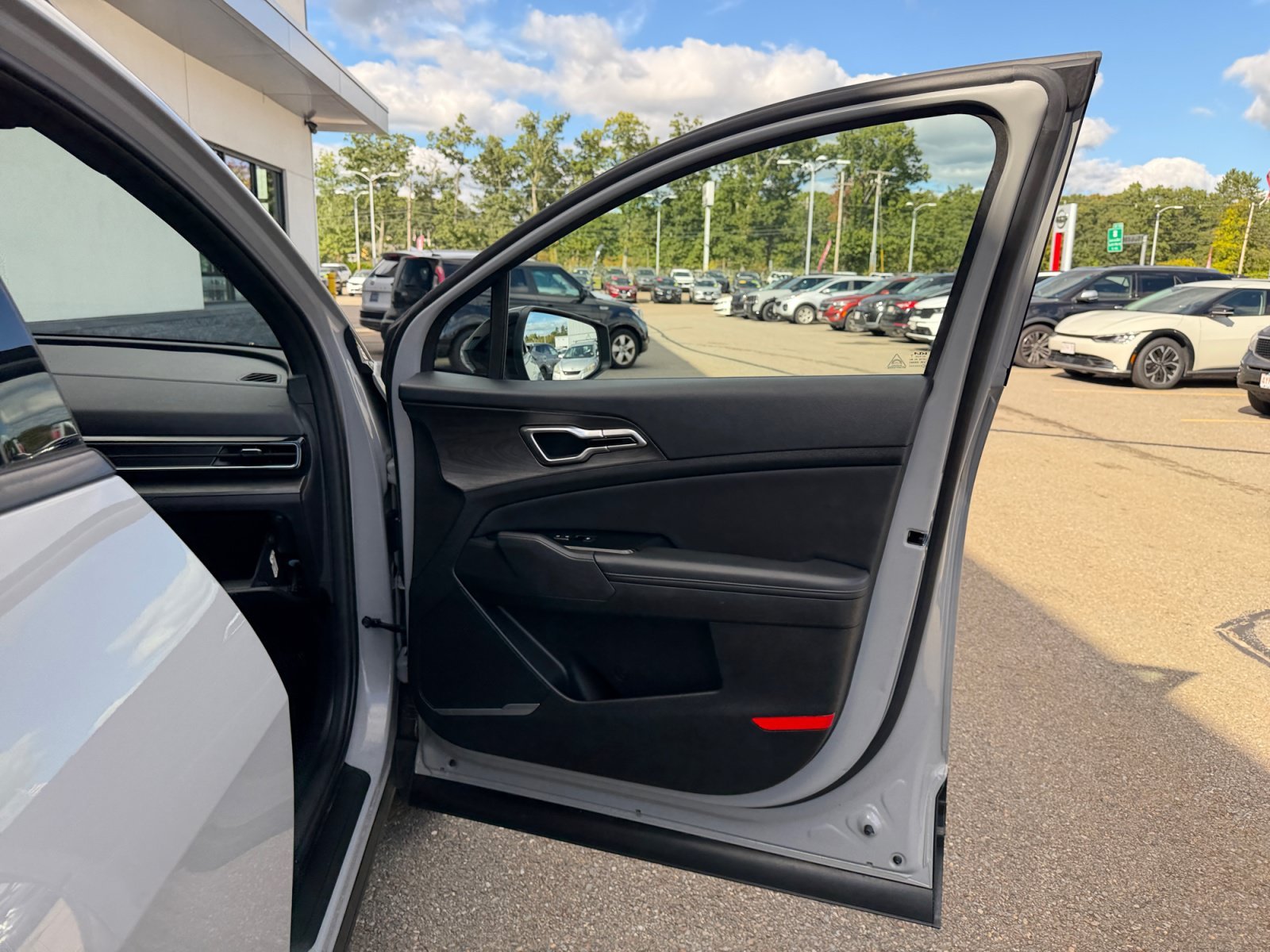 Used 2024 Wolf Gray Kia X-Line image 33