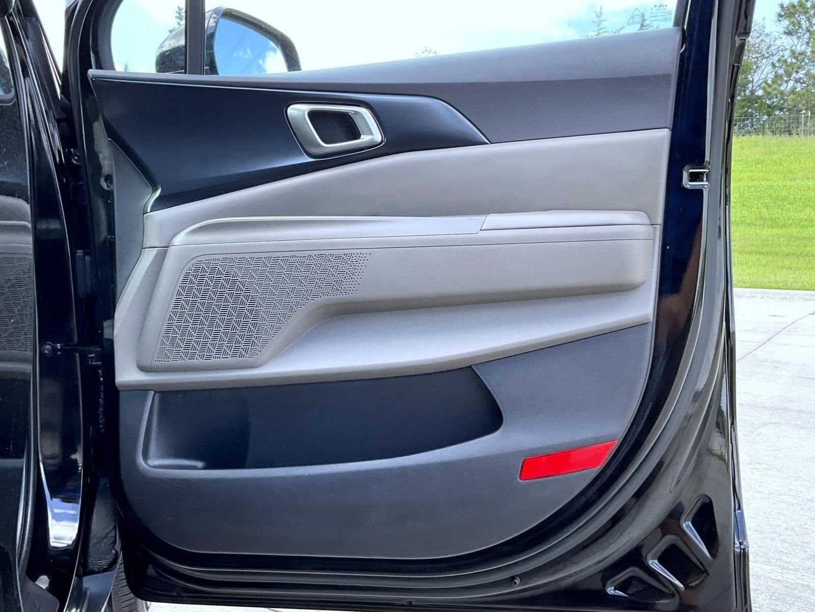 Used 2025 Black Kia LXS image 17