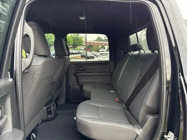 New 2026 Diamond Black Crystal Pearl-Coat Exterior Paint RAM Tradesman image 25
