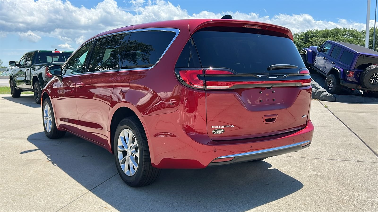 New 2027 Red Hot Pearl-Coat Exterior Paint Chrysler Select image 6