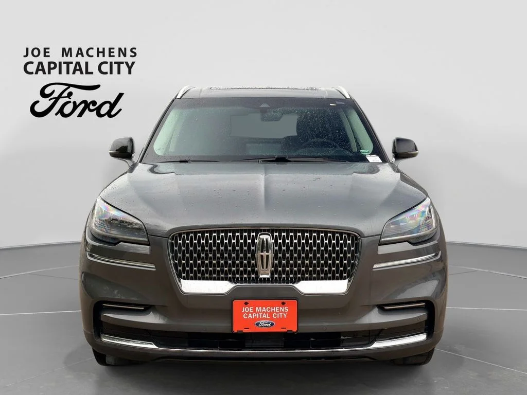 Used 2023 Metallic Lincoln Standard image 10