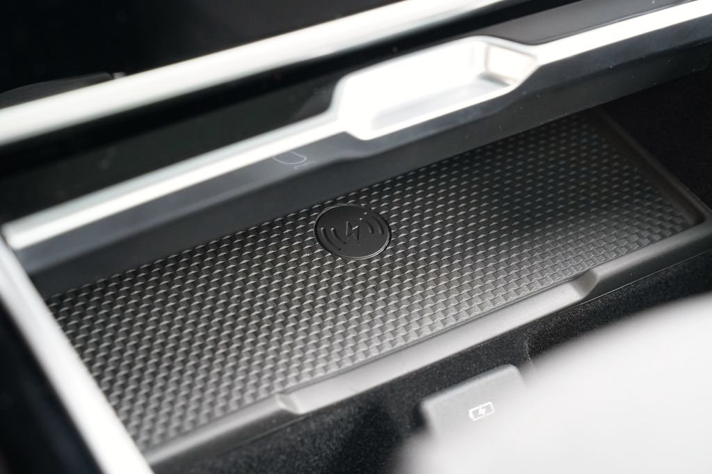 New 2026 Santorini Black Land Rover SE image 31